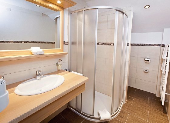 Beauty & Wellness Hotel Tirolerhof - Beispiel Bad Doppelzimmer Tirolerhof (Zimmercodierung DB2)