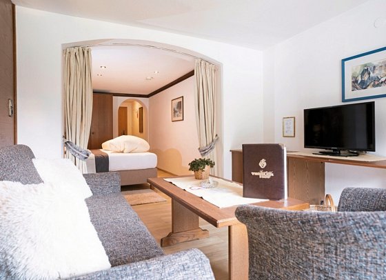 Beauty & Wellness Hotel Tirolerhof - Wohnbeispiel Juniorsuite Tirolerhof (Zimmercodierung JG1)