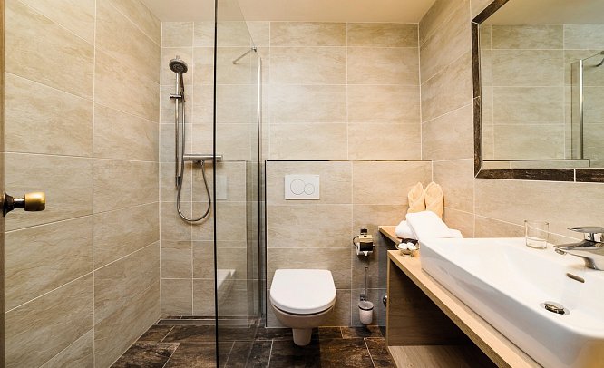 Alphof - Beispiel Bad Juniorsuite Schatzberg (Zimmercodierung JB1)