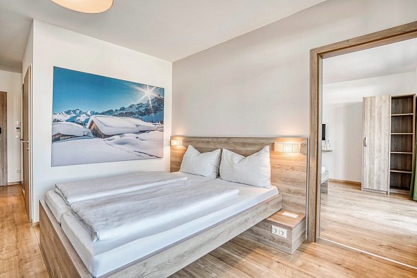 COOEE alpin Hotel Kitzbüheler Alpen - Wohnbeispiel Familienunterbringung (Zimmercodierung FB1)