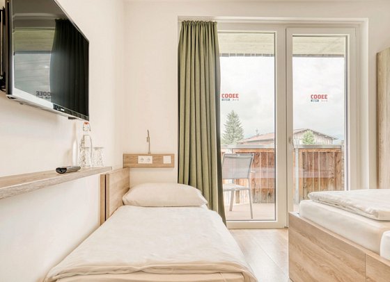 COOEE alpin Hotel Kitzbüheler Alpen - Wohnbeispiel Doppelzimmer mit Zustellbett (Zimmercodierung DB2)