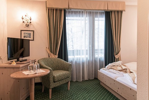 Alpenhof - Wohnbeispiel Doppelzimmer Queensize (Zimmercodierung DB1)