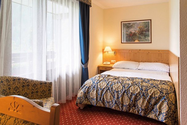 Alpenhof - Wohnbeispiel Doppelzimmer Queensize (Zimmercodierung DB1)