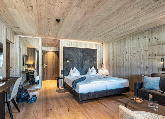 Dolomiten Residenz Sporthotel Sillian - Wohnbeispiel Familienzimmer Landleben (Zimmercodierung FB1)