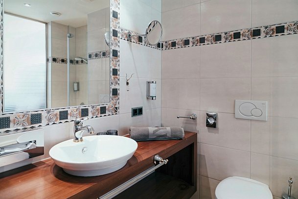 VAYA Lechtal - Beispiel Bad Doppelzimmer Superior (Zimmercodierung DS1)