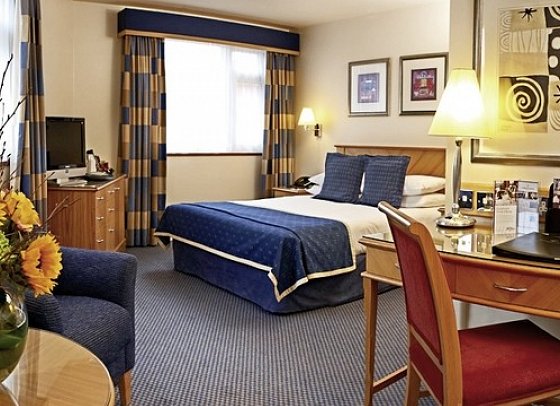 Pomme d'Or Hotel - Wohnbeispiel Doppelzimmer (Zimmercodierung DB1)