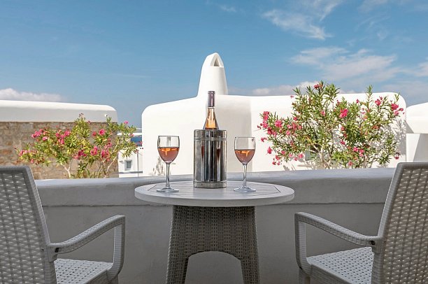 Saint John Hotel Villas & Spa - Wohnbeispiel Doppelzimmer Premium Aegean Gartenblick (Zimmercodierung DMG)