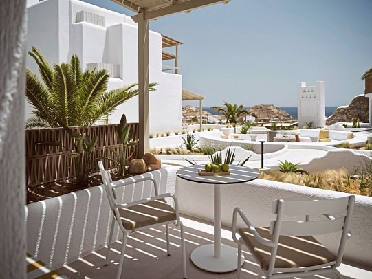 NUMO Mykonos Boutique Resort - Wohnbeispiel Doppelzimmer Superior seitl. Meerblick (Zimmercodierung DSN)