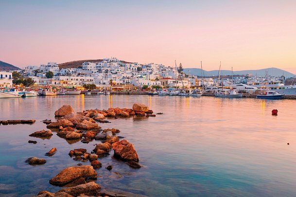 Kykladen-Inselhüpfen: Santorin, Mykonos, Paros, Naxos - Naoussa auf Paros