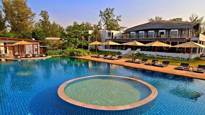Twin Lotus Resort & Spa
