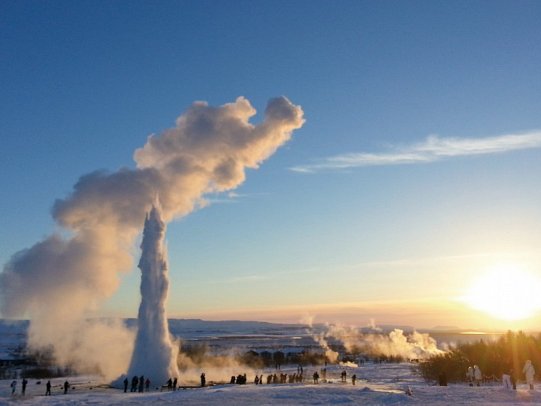 Island mit Flair - Polarlicht, Golden Circle und charmante Hotels - Geysir Strokkur