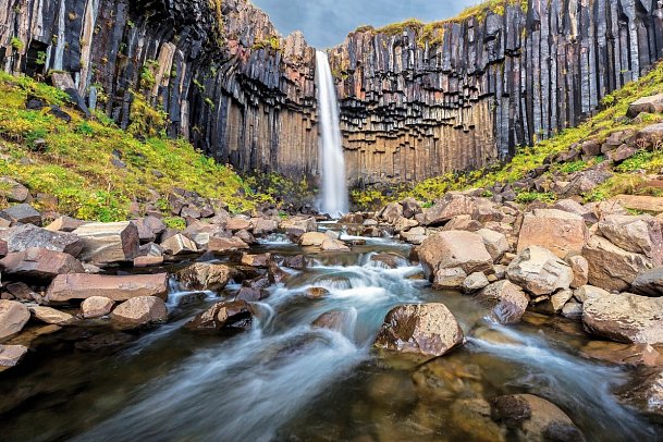 Island erleben - Gletscher, Vulkane und heiße Quellen - Svartifoss