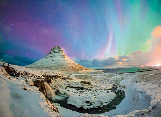 Isländische Naturelemente und Lichtspiele - Kirkjufell