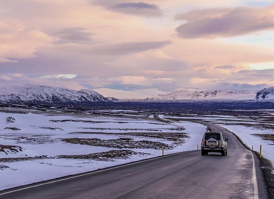Isländische Naturelemente und Lichtspiele - Thingvellir