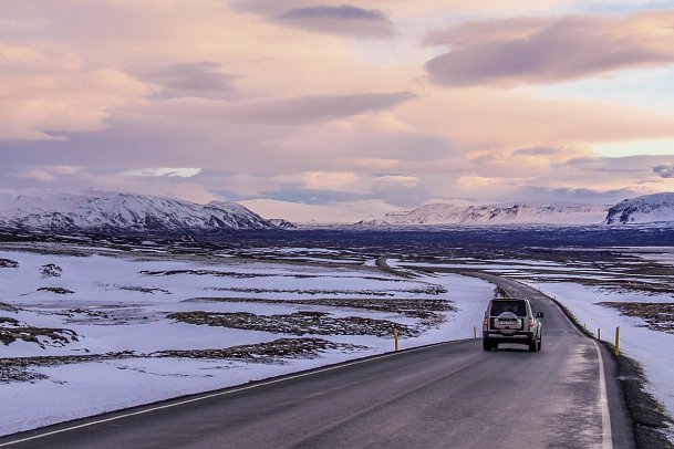 Isländische Naturelemente und Lichtspiele - Thingvellir