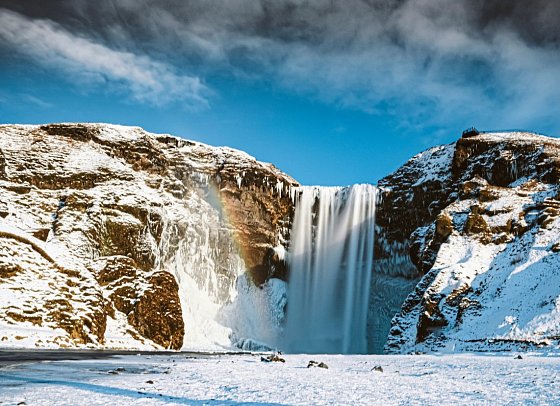 Isländische Naturelemente und Lichtspiele - Skogafoss