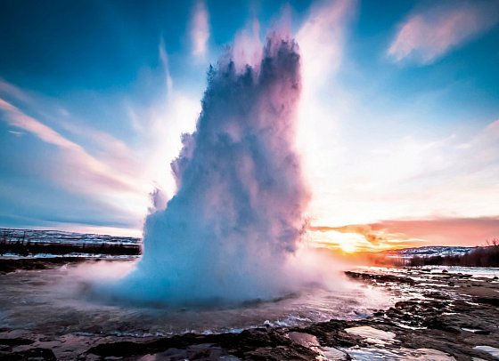 Isländische Naturelemente und Lichtspiele - Geysir
