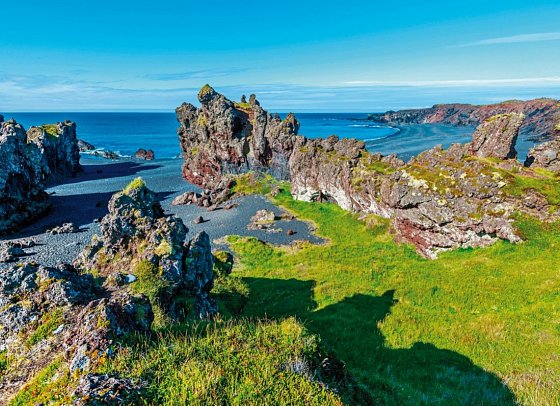 Islands Sommer entspannt genießen - Felsküste auf Snaefellsnes