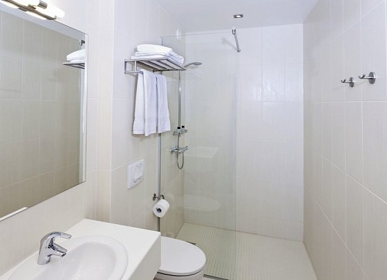 Hotel Klettur - Badbeispiel Doppelzimmer Superior (Zimmercodierung DS1)