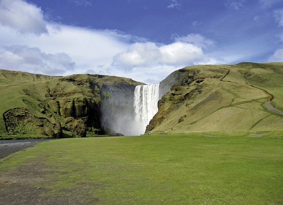 Islands Naturwunder mit dem E-Auto - Skogafoss