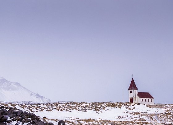 Ferienhausrundreise Südwestisland - Kirche bei Arnastapi