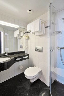 IntercityHotel Kiel - Beispiel Bad Doppelzimmer Standard (Zimmercodierungen DG1 & DC1)
