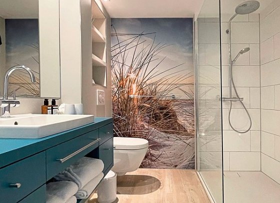 Ferien- und Freizeitpark Weissenhäuser Strand - Strandhotel - Beispiel Bad Doppelzimmer Premium (Zimmercodierungen DM1 & DC3)