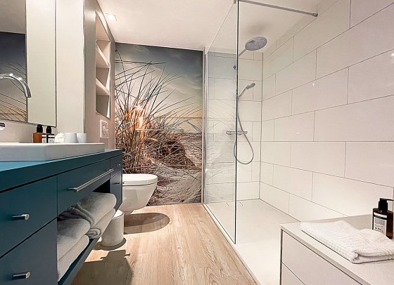 Ferien- und Freizeitpark Weissenhäuser Strand - Strandhotel - Beispiel Bad Doppelzimmer Premium (Zimmercodierungen DM1 & DC3)