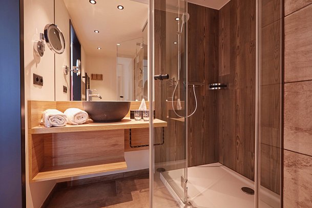 Ostsee Resort Damp - Ostseehotel Midgard - Beispiel Bad Doppelzimmer Komfort (Zimmercodierungen DF1, DFA, DC1, DCA, DFM & DF2)