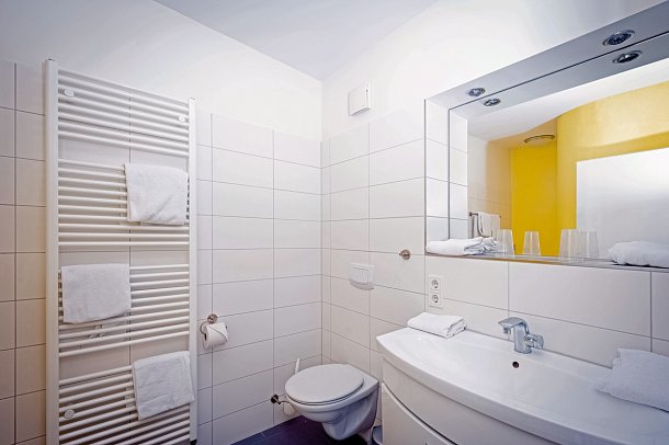 Ostsee Resort Damp - Ferienhäuser Asgard - Beispiel Bad Premiumhaus (Zimmercodierungen BB2 & BB6)