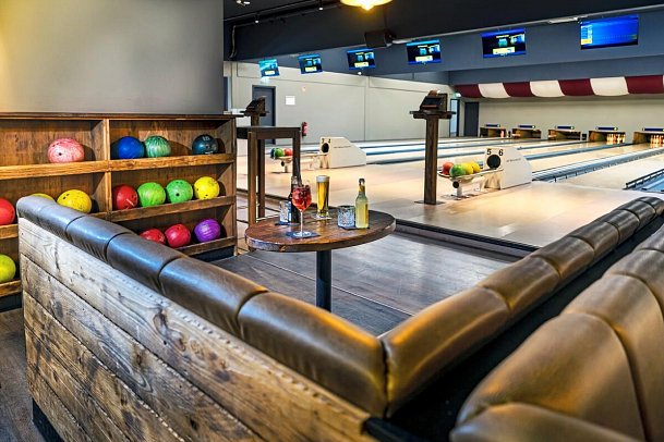 Ostsee Resort Damp - Ferienhäuser Asgard - Sportsbar Kuppsala