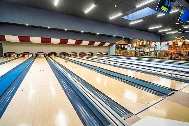 Ostsee Resort Damp - Ferienhäuser Asgard - Sportsbar Kuppsala