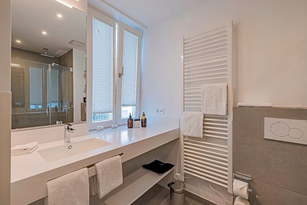 ATLANTIC Grand Hotel Travemünde - Beispiel Bad Studio Plus ATLANTIC Dependance (Zimmercodierung SB2)