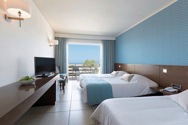 Blue Lagoon Resort - Wohnbeispiel Dreibettzimmer Meerblick (Zimmercodierung TBM)