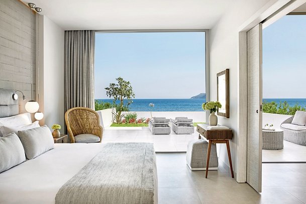 Ikos Aria - Wohnbeispiel Suite 1 Schlafzimmer Privatgarten Meerblick (Zimmercodierung W1M)