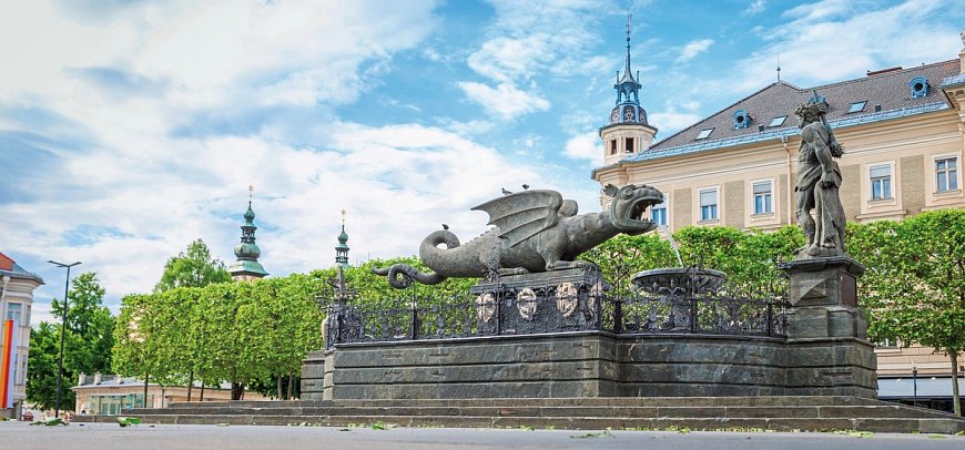 Kärntner Seen & Drau Radweg - Lindwurm-Brunnen in Klagenfurt