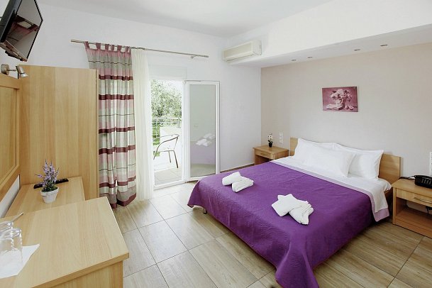 Hotel Chrisa - Wohnbeispiel Doppelzimmer Gartenblick (Zimmercodierung DBG)