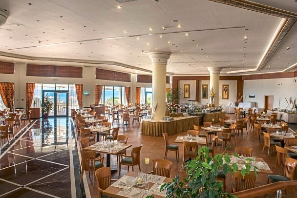 Ramada Plaza by Wyndham Thraki