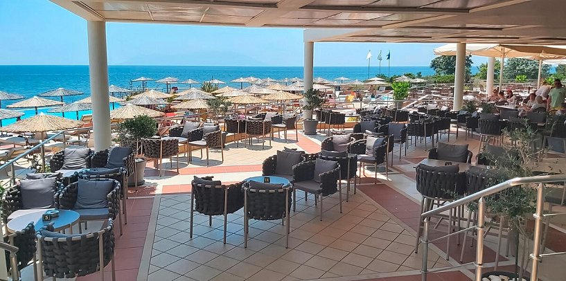 Ramada Plaza by Wyndham Thraki