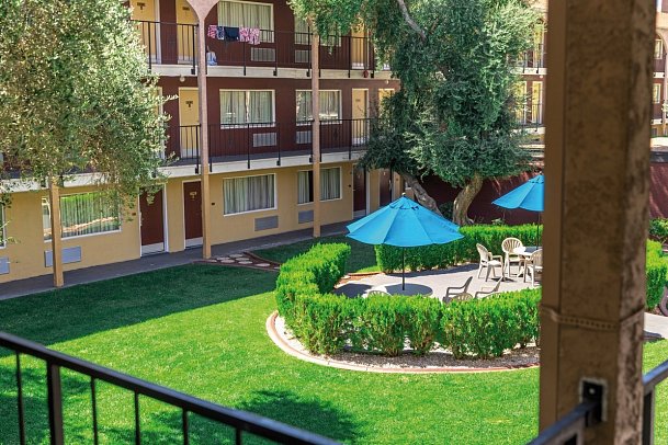 Mardi Gras Hotel & Casino