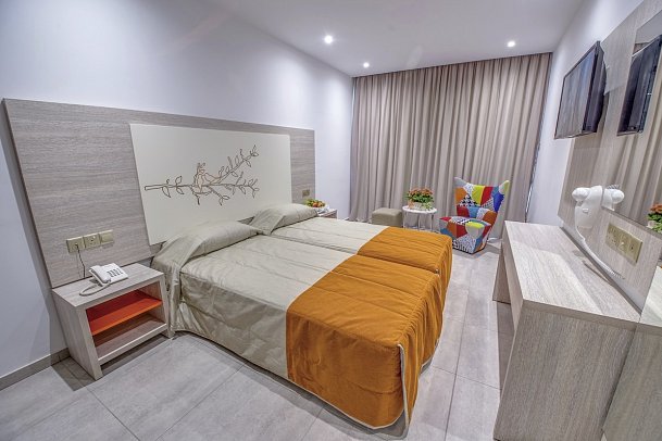 Nicholas Color Hotel - Wohnbeispiel Doppelzimmer Superior (Zimmercodierungen DS1 & DP1)