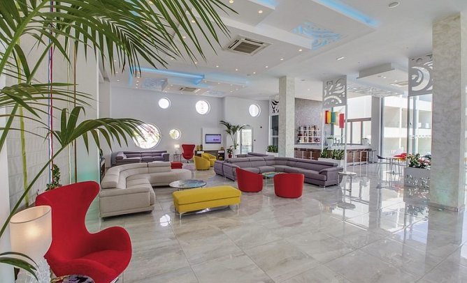 Nicholas Color Hotel