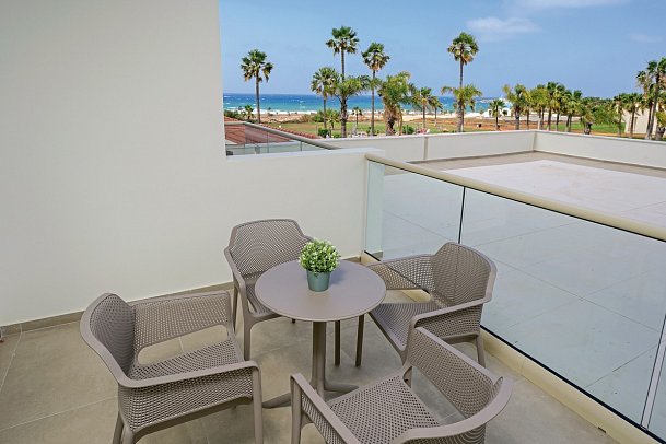 Nelia Sea Breeze - Wohnbeispiel Familienzimmer Meerblick (Zimmercodierung FBM)