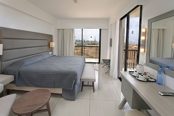 Nelia Sea Breeze - Wohnbeispiel Doppelzimmer Meerblick (Zimmercodierung DBM)