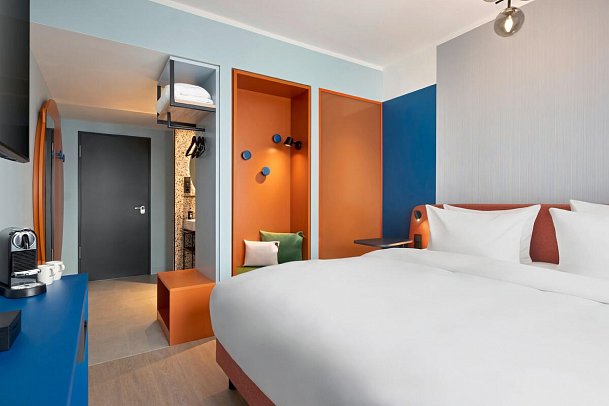 me and all hotel Leipzig - Wohnbeispiel Doppelzimmer Kingsize (Modellbild) (Zimmercodierung DB1)