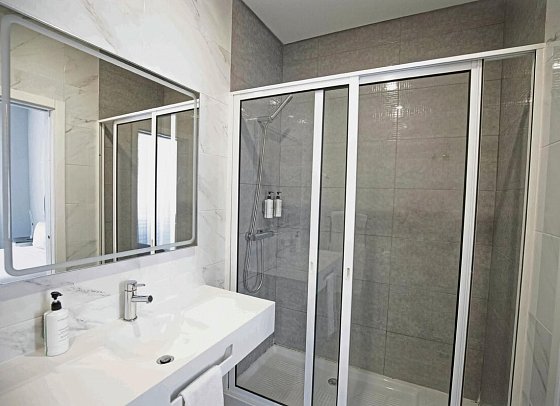 Grande Pensão Alcobia - Wohnbeispiel Doppelzimmer Superior (Zimmercodierung DS1)