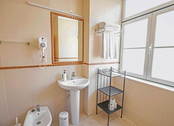 Grande Pensão Alcobia - Wohnbeispiel Doppelzimmer (Zimmercodierung DB1)