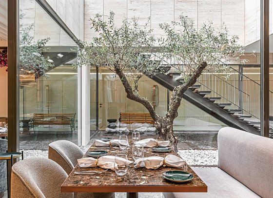 Luster Hotel