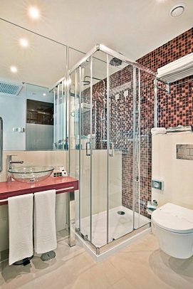 Turim Terreiro do Paço Hotel - Beispiel Bad Doppelzimmer Superior (Zimmercodierung DS1)