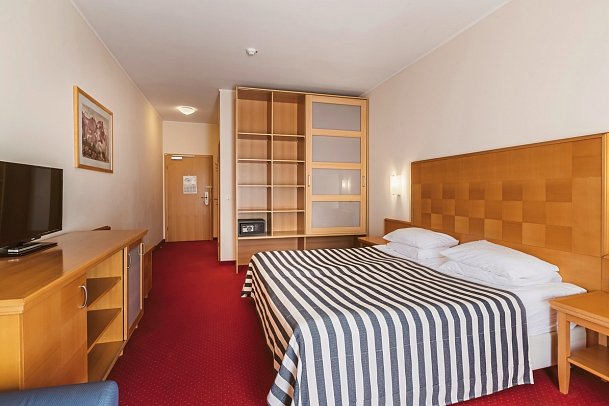 Ramada Hotel & Suites by Wyndham Kranjska Gora - Wohnbeispiel Doppelzimmer Economy (Zimmercodierung DE1)
